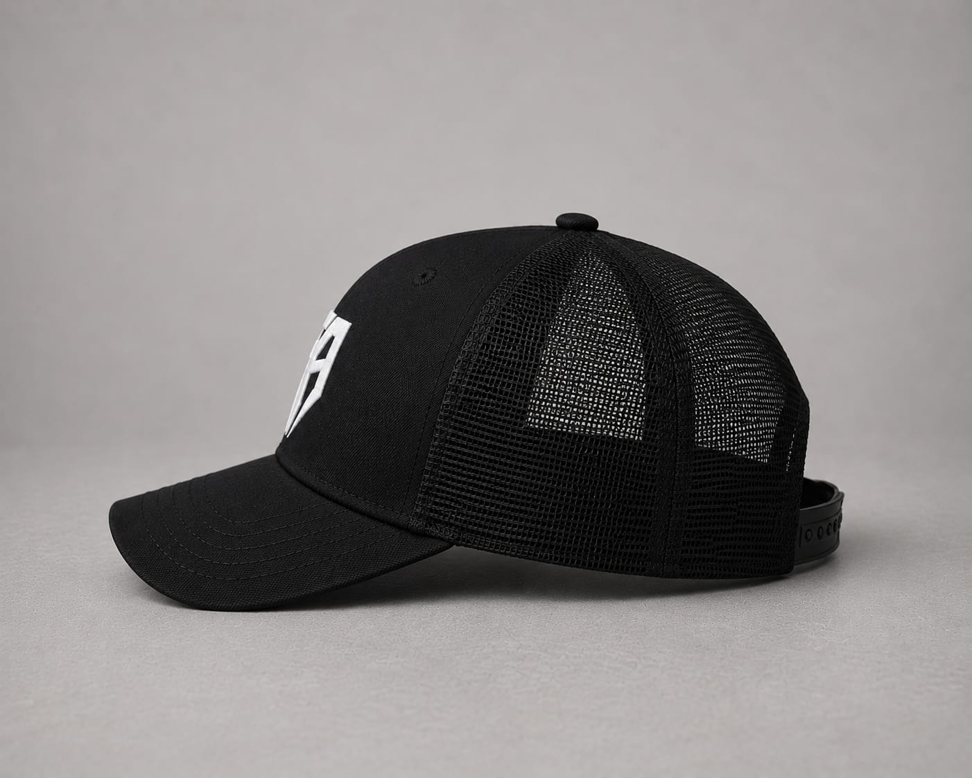 ESSENTIAL TRUCKER CAP